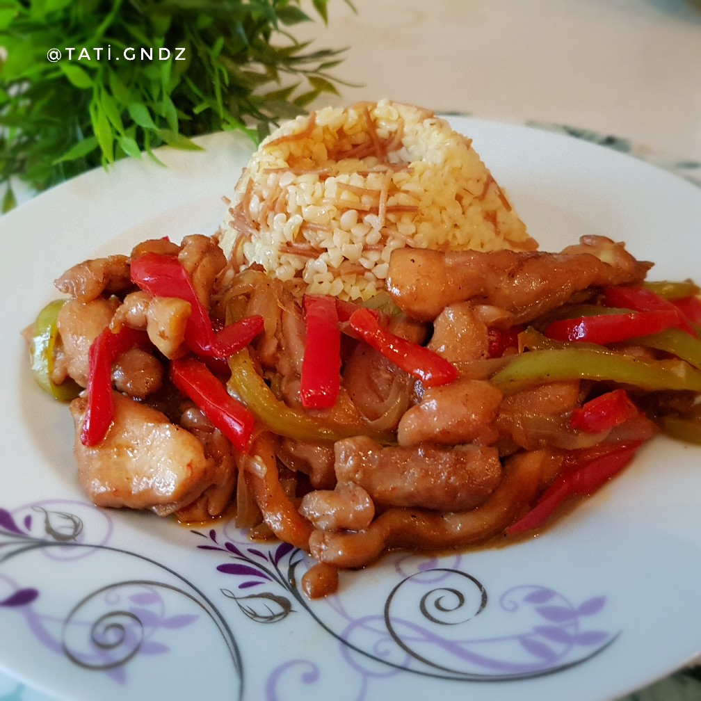 Лапша по-китайски с курицей и овощами в соевом соусе🍜