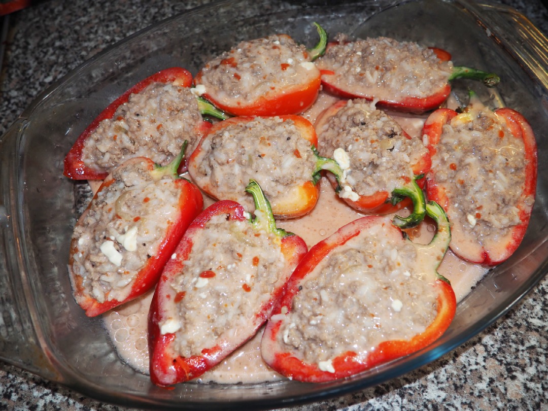 Вкусный Рецепт: Фаршированные перцы с рисом и овощами в духовке