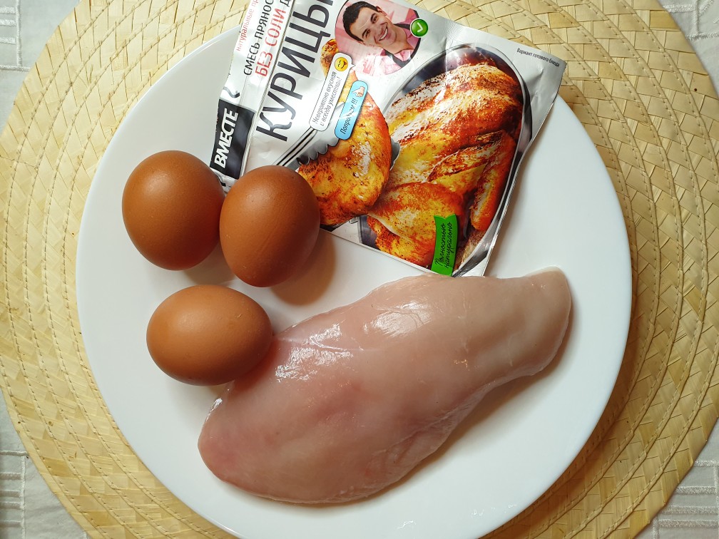 Куриное филе с яйцом