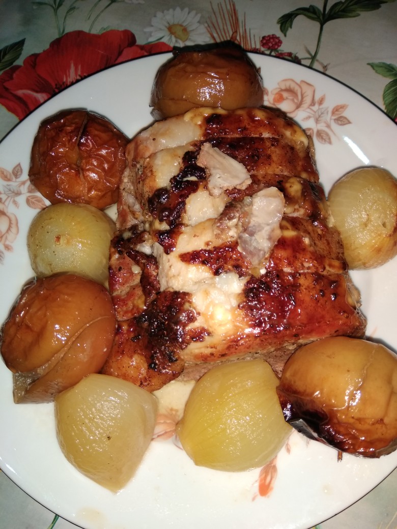 Свинина с яблоками, пошаговый рецепт на ккал, фото, ингредиенты - Mary
