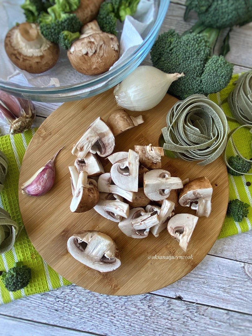 Как приготовить брокколи с грибами?