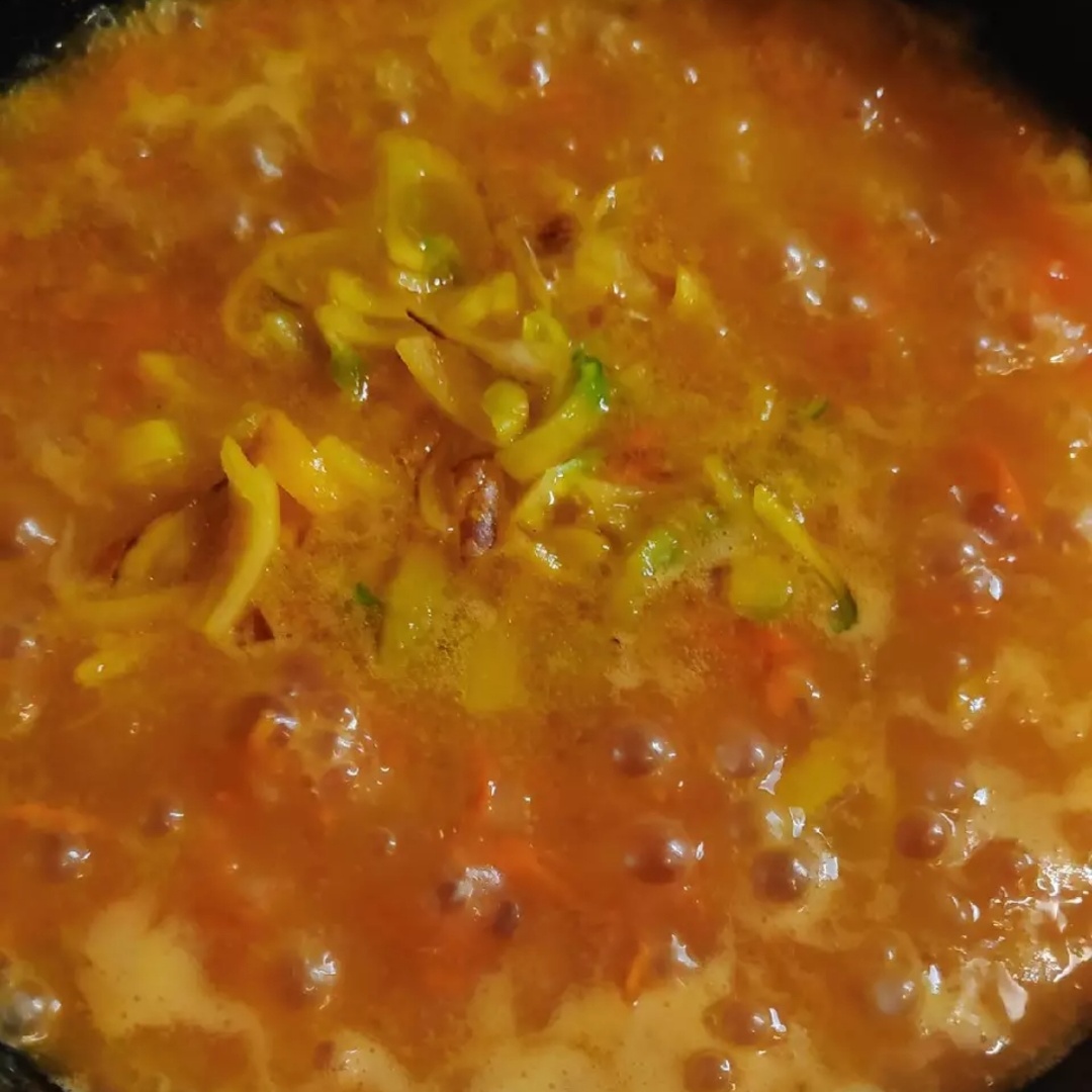 Как приготовить фасолевый суп с тушенкой?