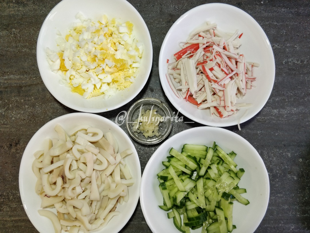 Салат с морепродуктами и огурцом - рецепты с фото