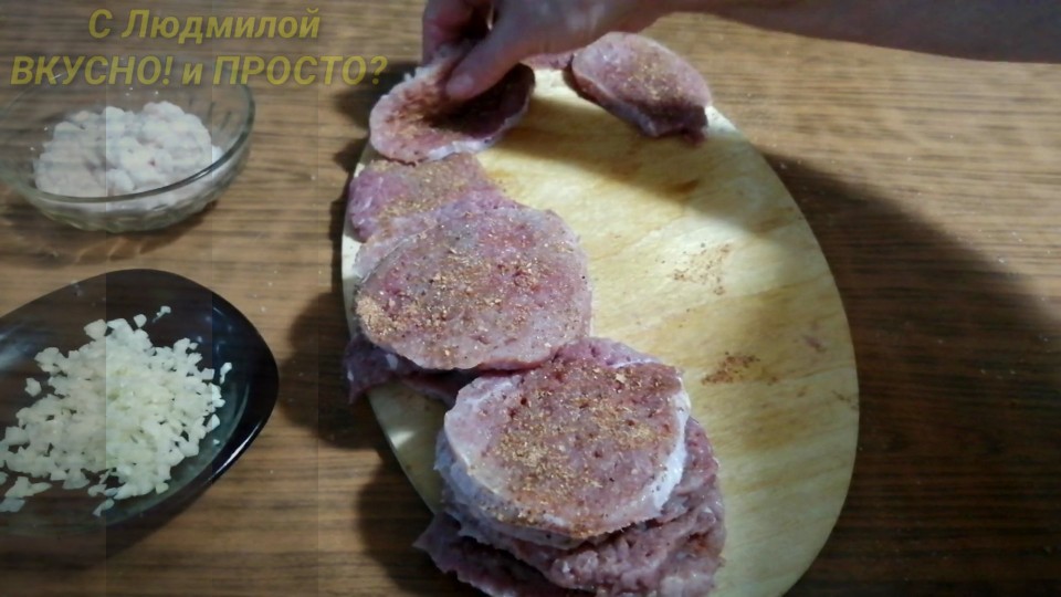 Мясные рулетики из свинины с начинкой на сковороде рецепт с фото пошагово
