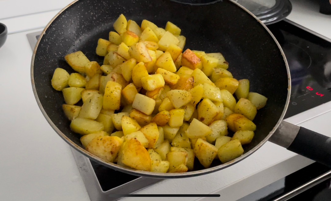 Курица с картошкой на сковороде рецепт с фото