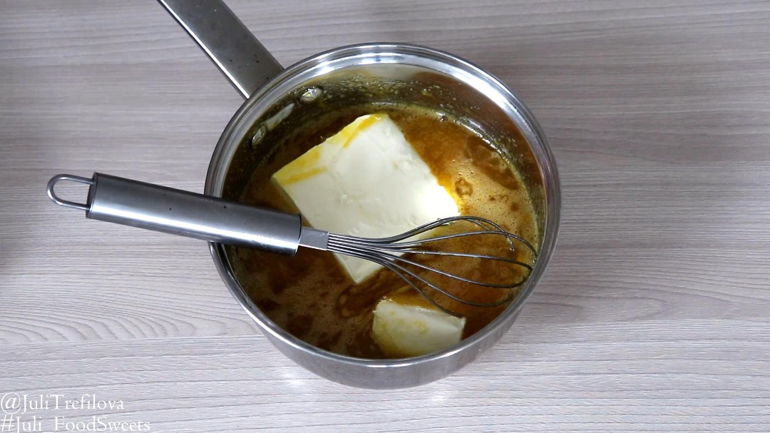 Пошаговое приготовление крема для торта из сметаны и вареной сгущенки, рецепт с фото:
