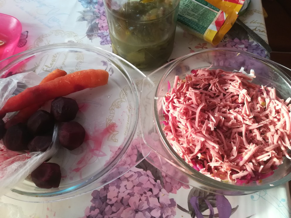 Свекольно-морковный салат с колбасой рецепт – Авторская кухня: Салаты. «Еда»