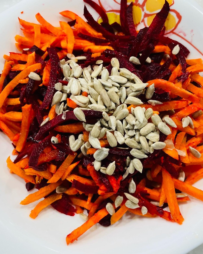 Рецепт салата из моркови с изюмом и растительным маслом как в детском саду | Меню недели