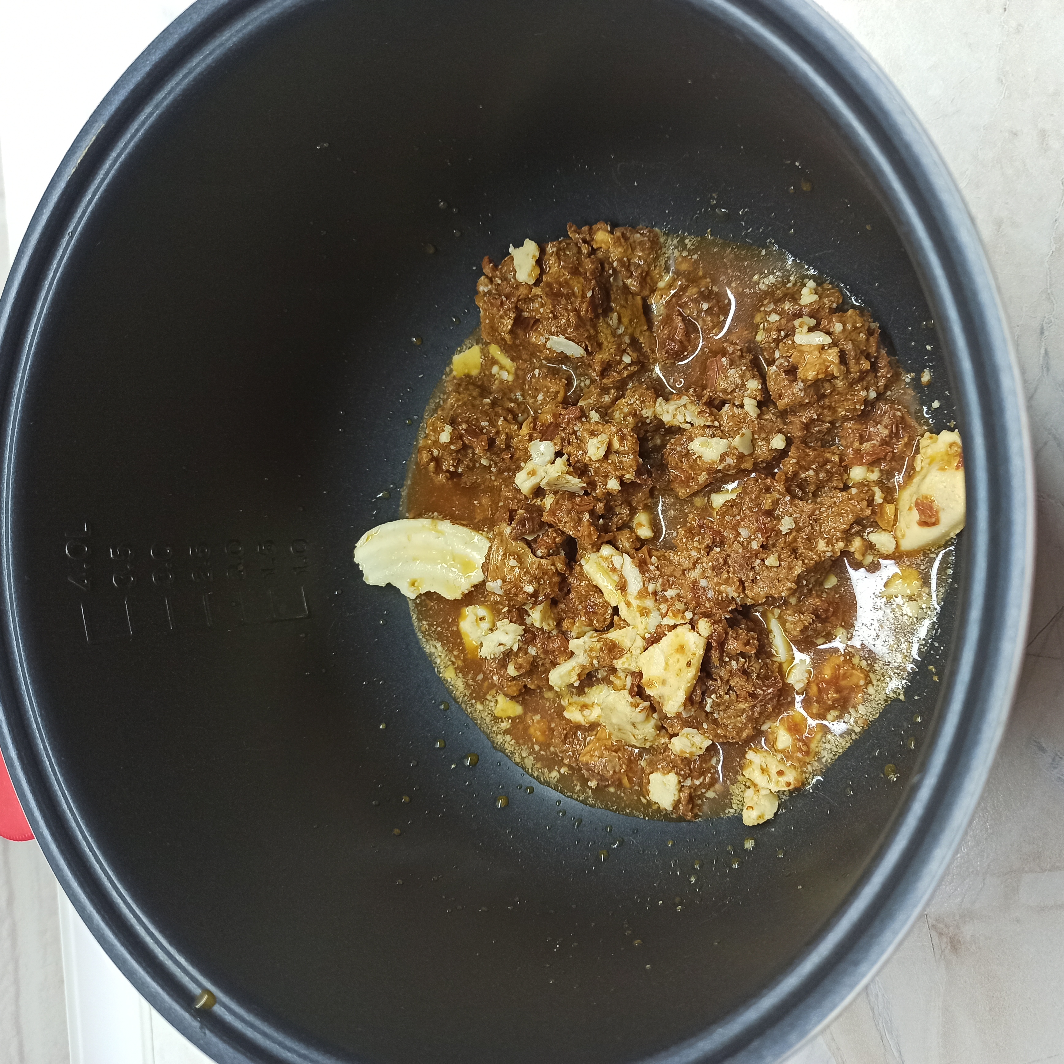 Рецепт аппетитных макарон с тушенкой в мультиварке
