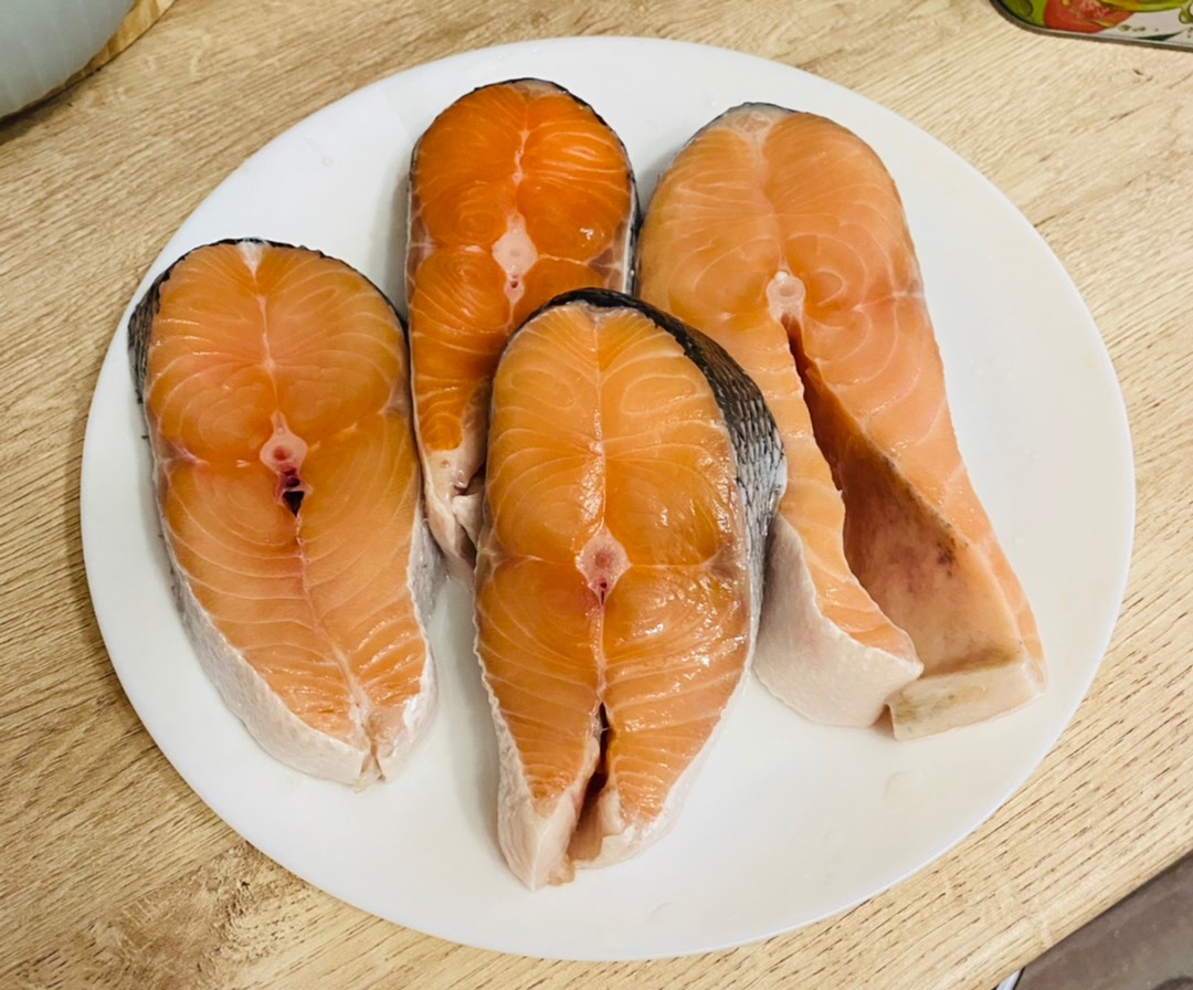 Запеченный стейк лосося в фольге