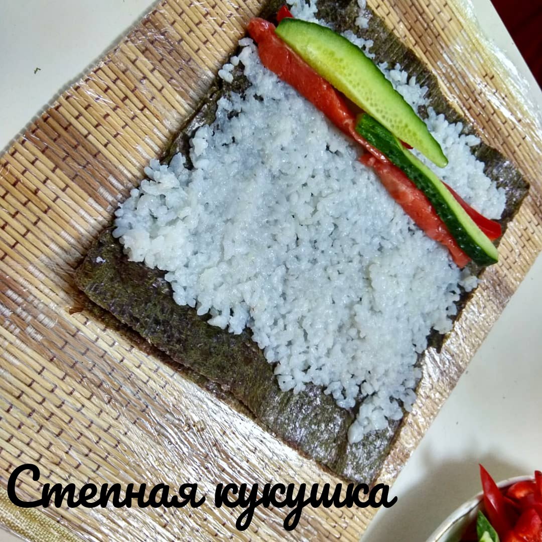 Роллы с красной рыбой/ курицей и овощами