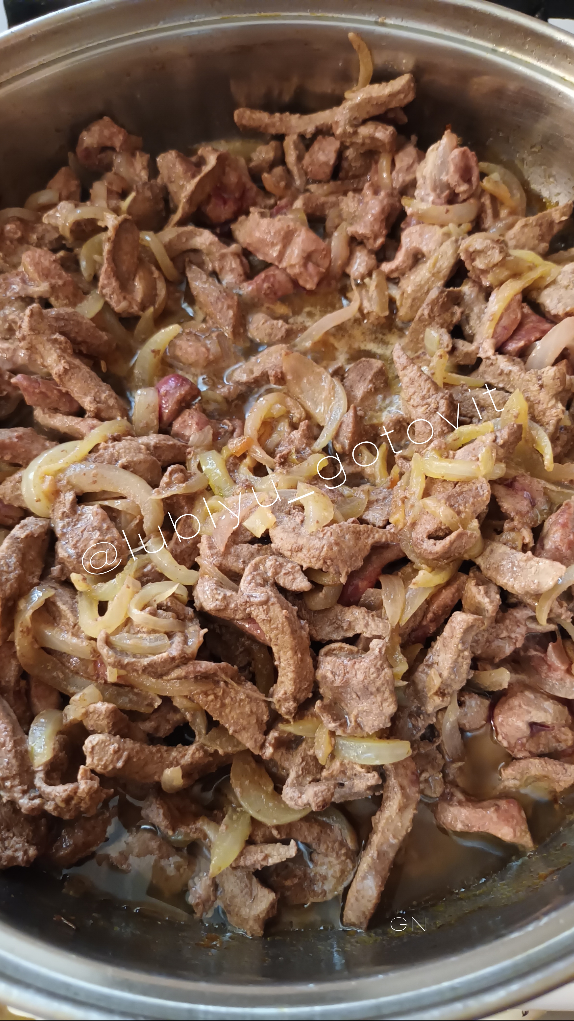 Свиная печень в сметане — рецепт с фото