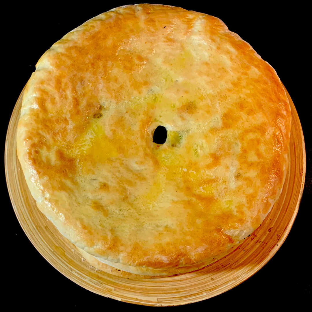 Цахараджин (осетинский пирог со свекольными листьями)