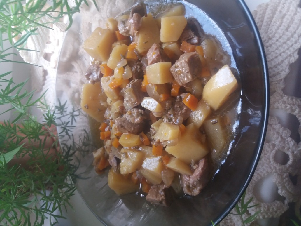 Тушёная капуста с картошкой и мясом в мультиварке