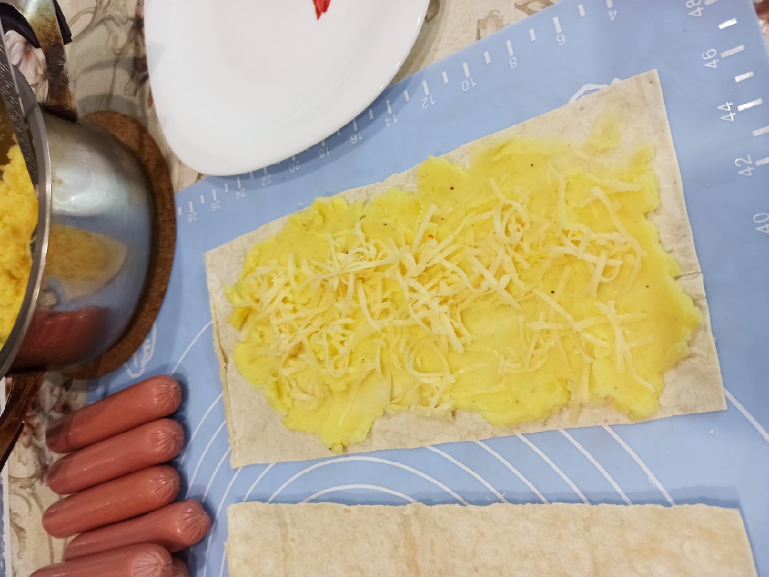 Сосиски в лаваше в картофельно-сырной шубке - пошаговый рецепт с фото