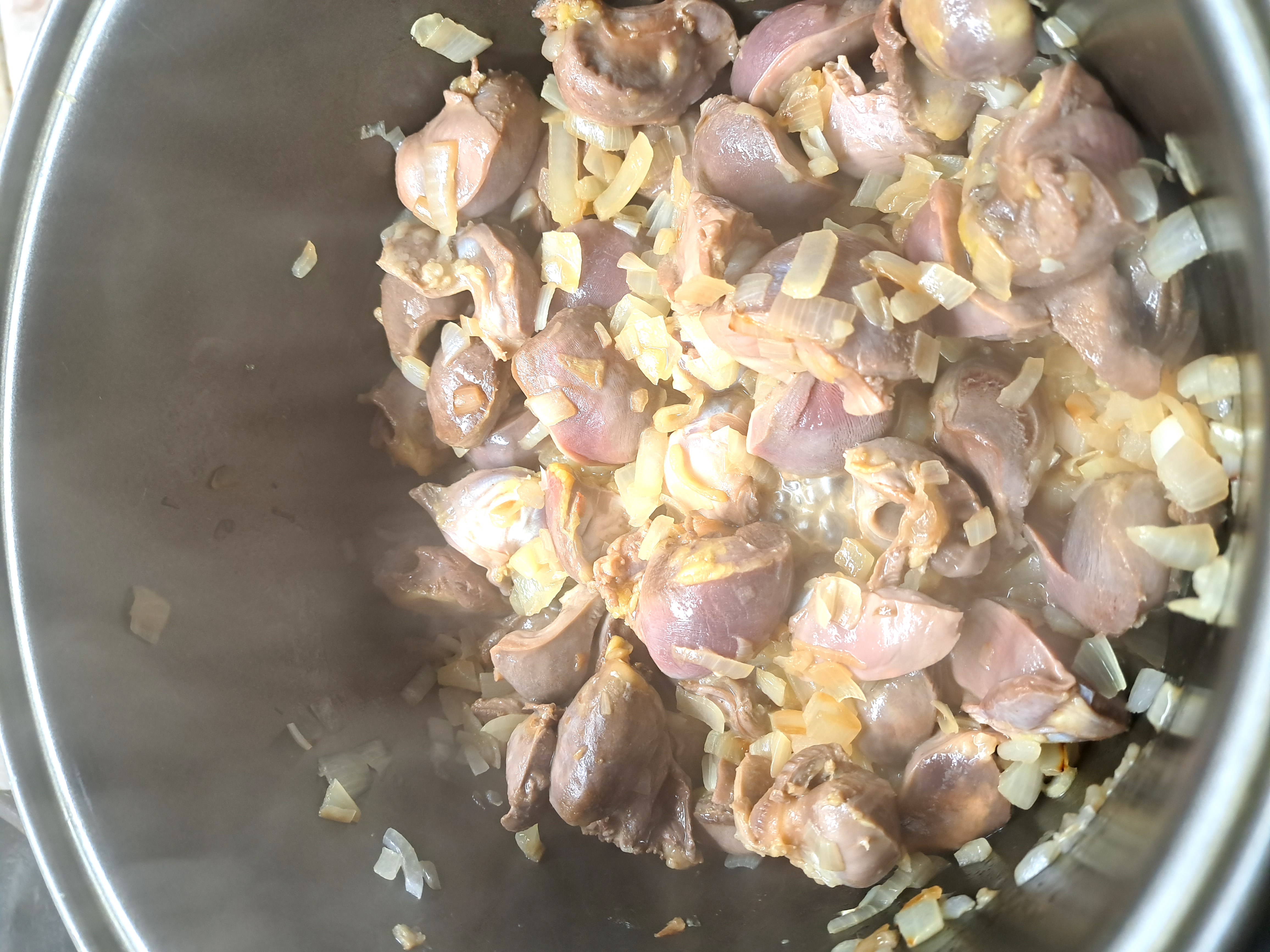 Простой рецепт приготовления куриных желудков в мультиварке Редмонд