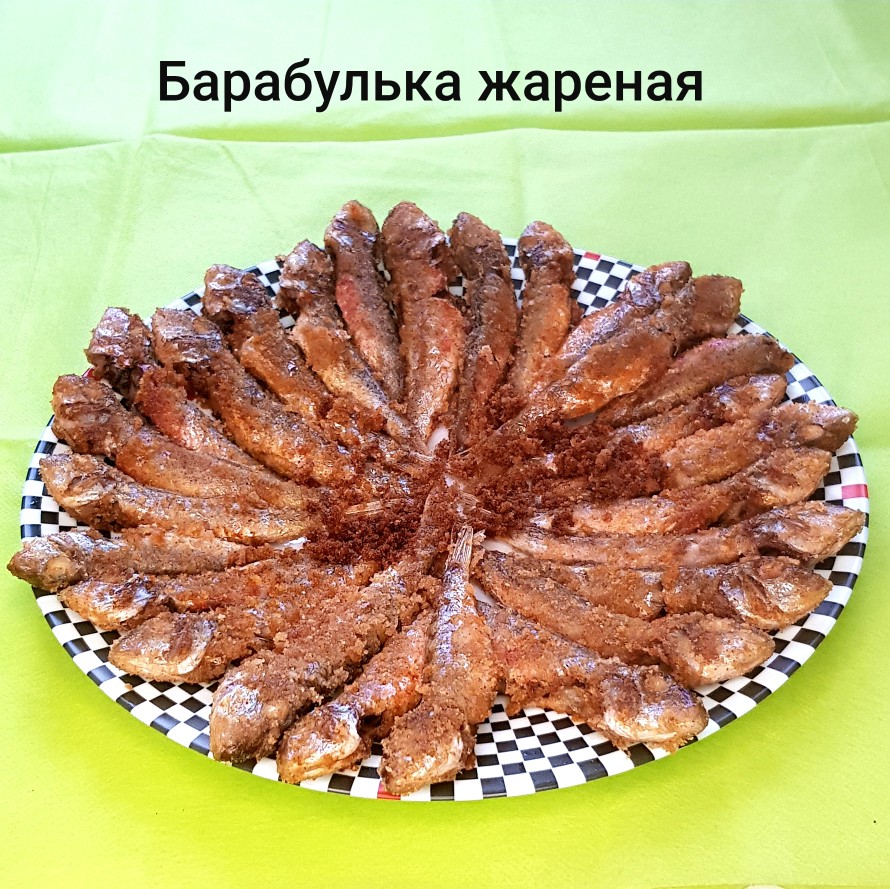 Барабулька жареная с жареным картофелем под сыром