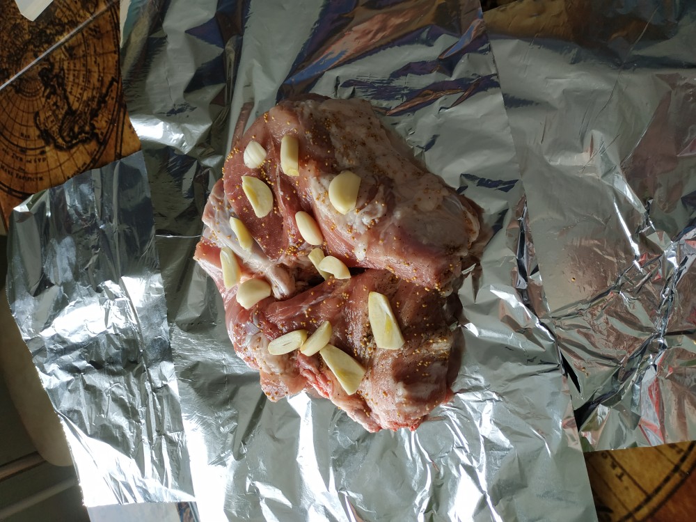 Рецепт: Свинина тушеная в духовке в фольге - по - домашнему