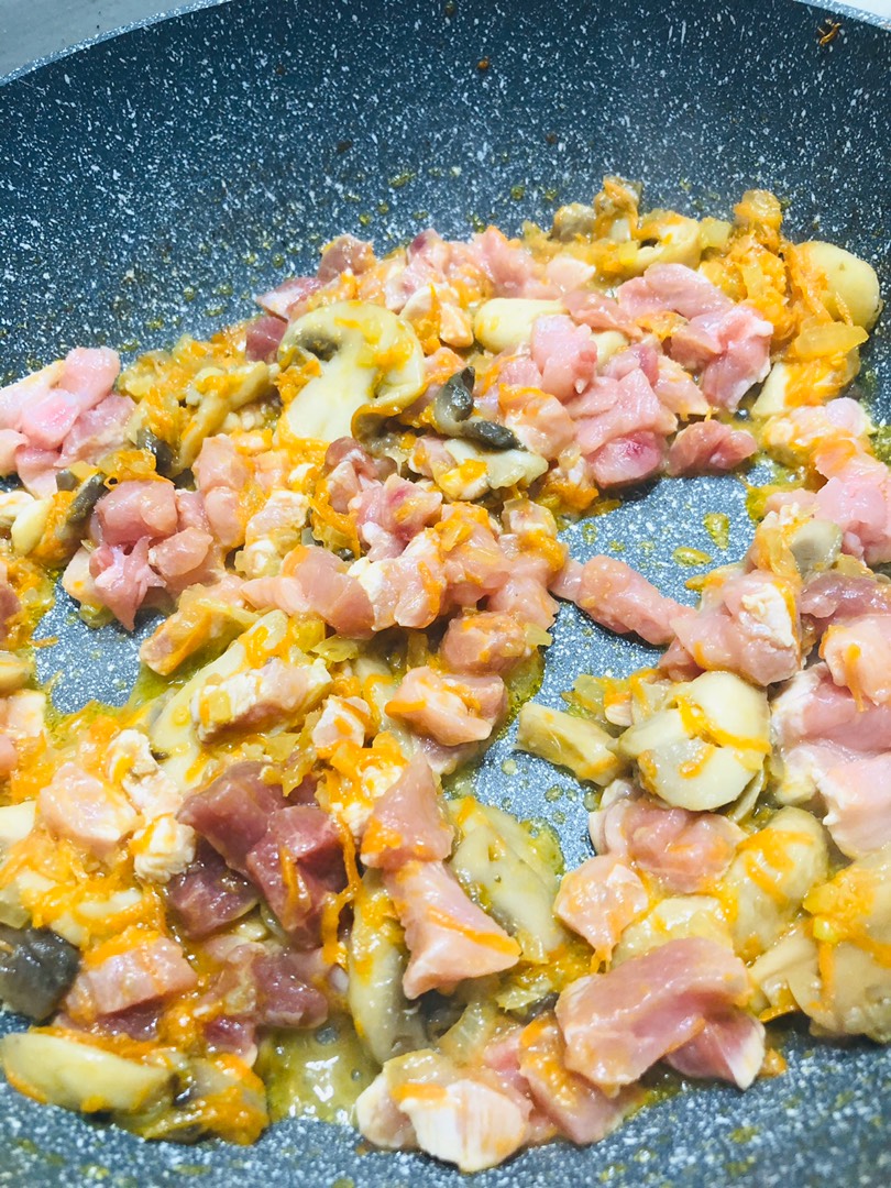 Гречка с мясом и грибами в духовке - рецепт с фото