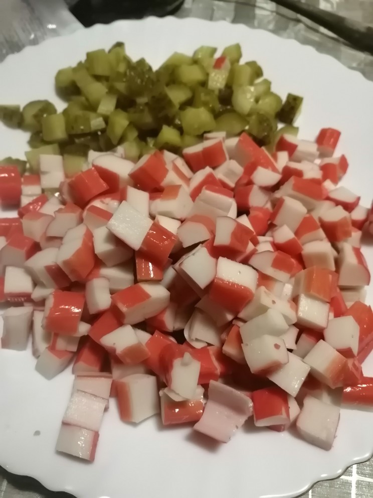 Крабовый салат с огурцом и картошкой: простой и вкусный рецепт
