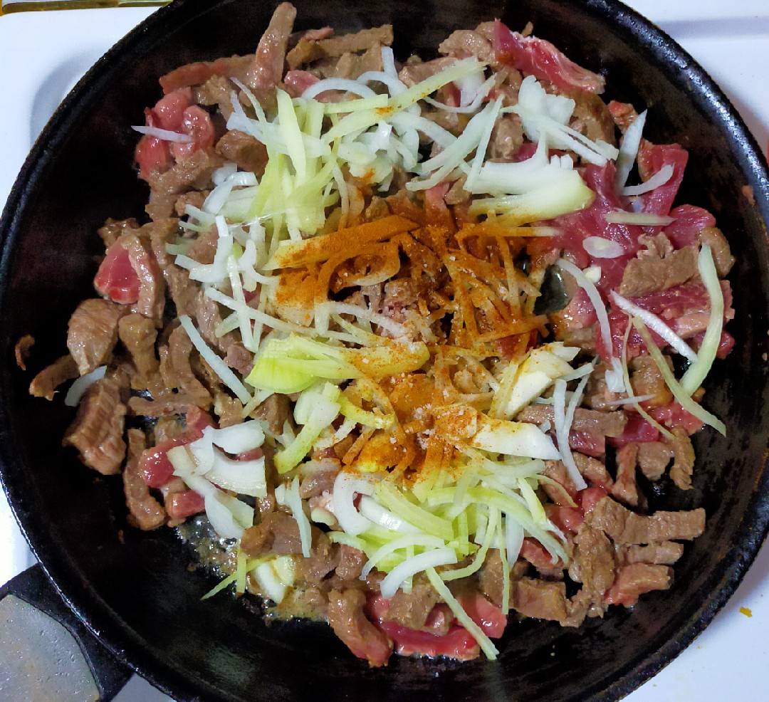 Салат с говядиной, фасолью и перцем - кулинарный рецепт.