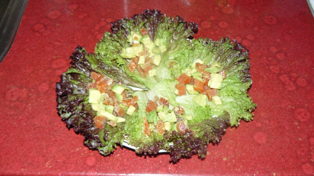 Праздничный порционный салат в креманках с креветками