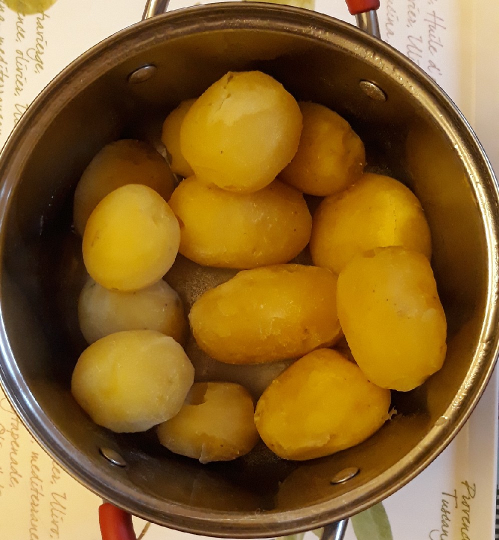 Картошка в духовке со сметаной и сыром
