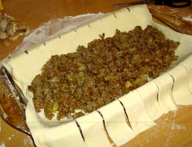 Шотландский мясной пирог из готового слоеного теста рецепт с фото