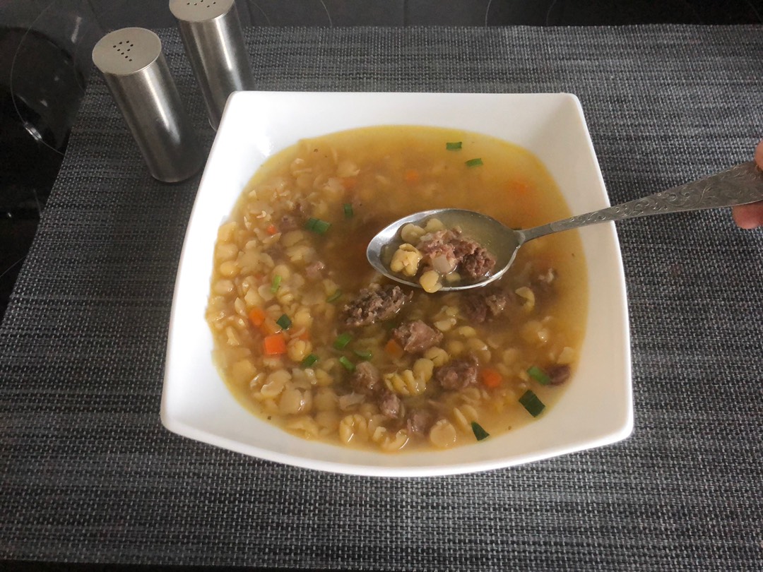 Рецепт Гороховый суп с тушенкой. Калорийность, химический состав и пищевая ценность.
