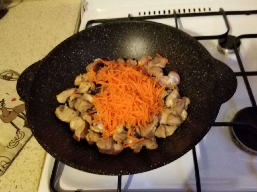 Паста с куриными желудками в сковороде Вок 🍜