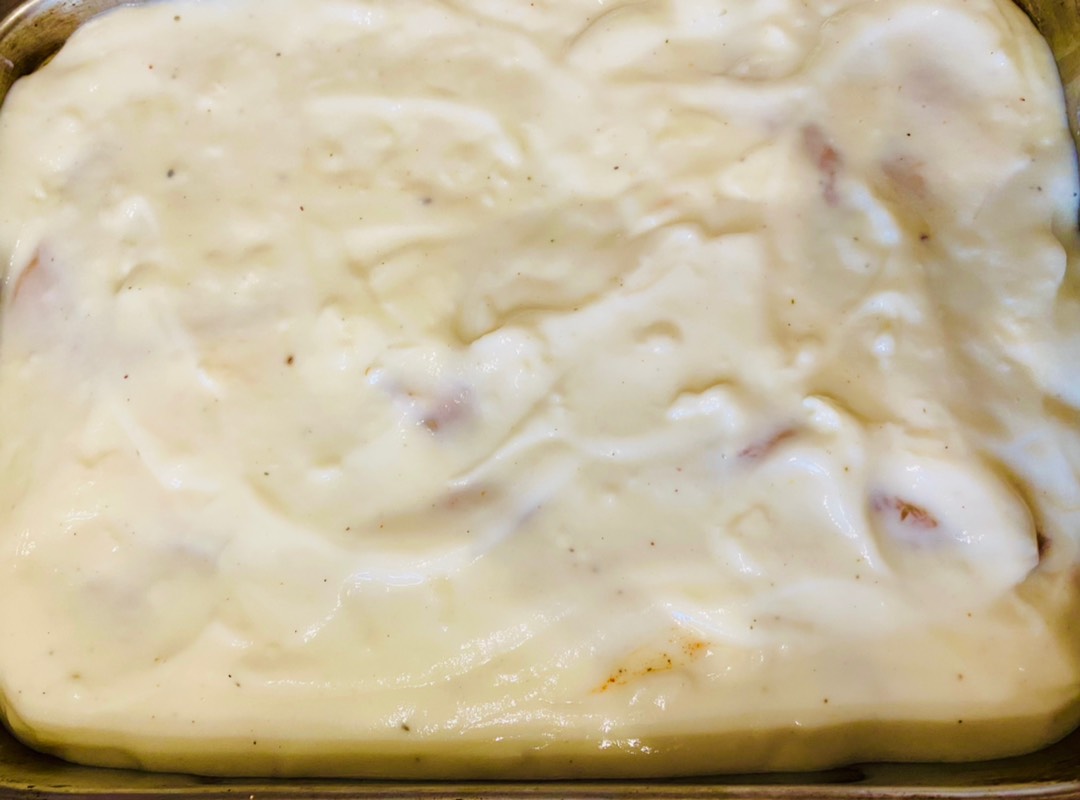 Куриная грудка с брокколи, запеченная под соусом бешамель с сыром