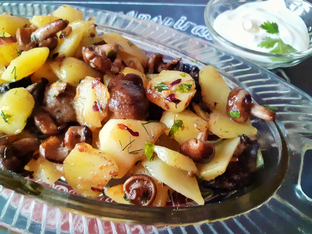 Жареная картошка с солеными грибами