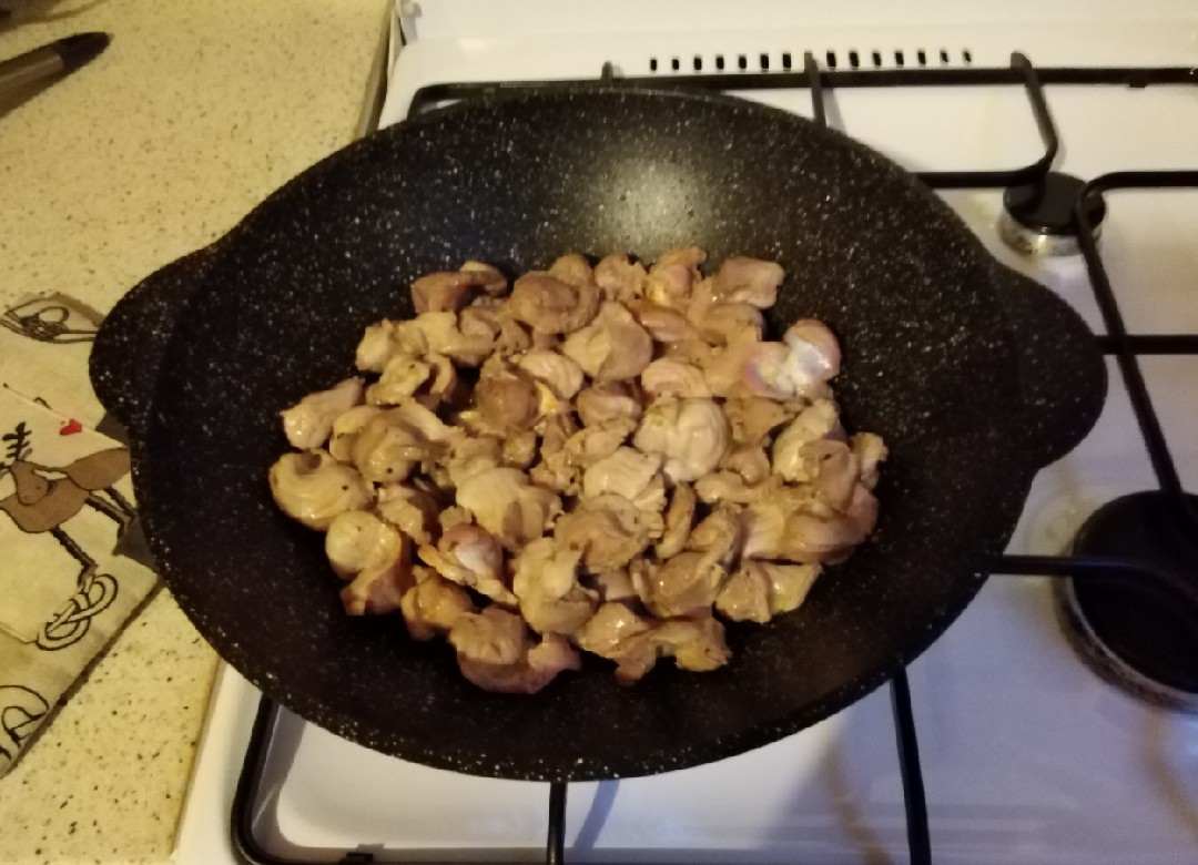 Паста с куриными желудками в сковороде Вок 🍜