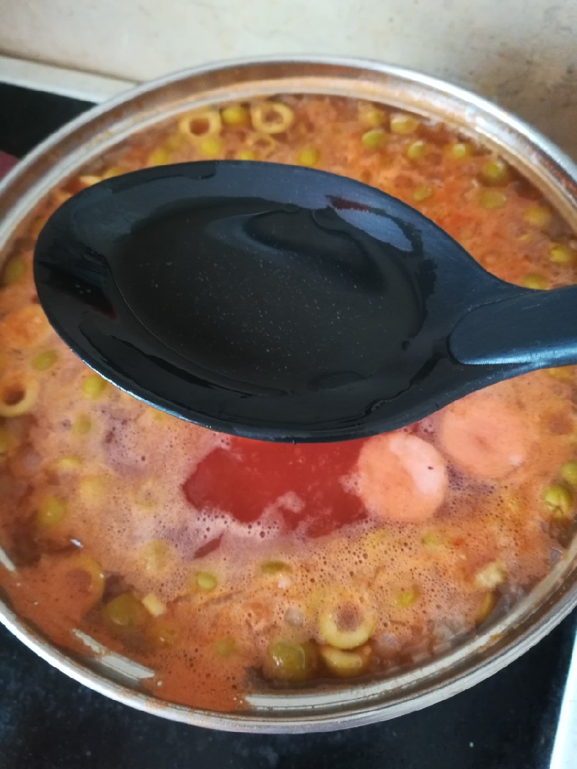 Томатный суп с сосисками и фасолью 🍲