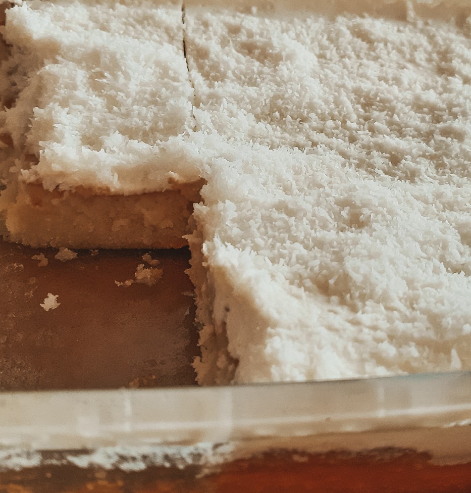 Кокосово-творожный пирог с кокосовым штрейзелем – кулинарный рецепт