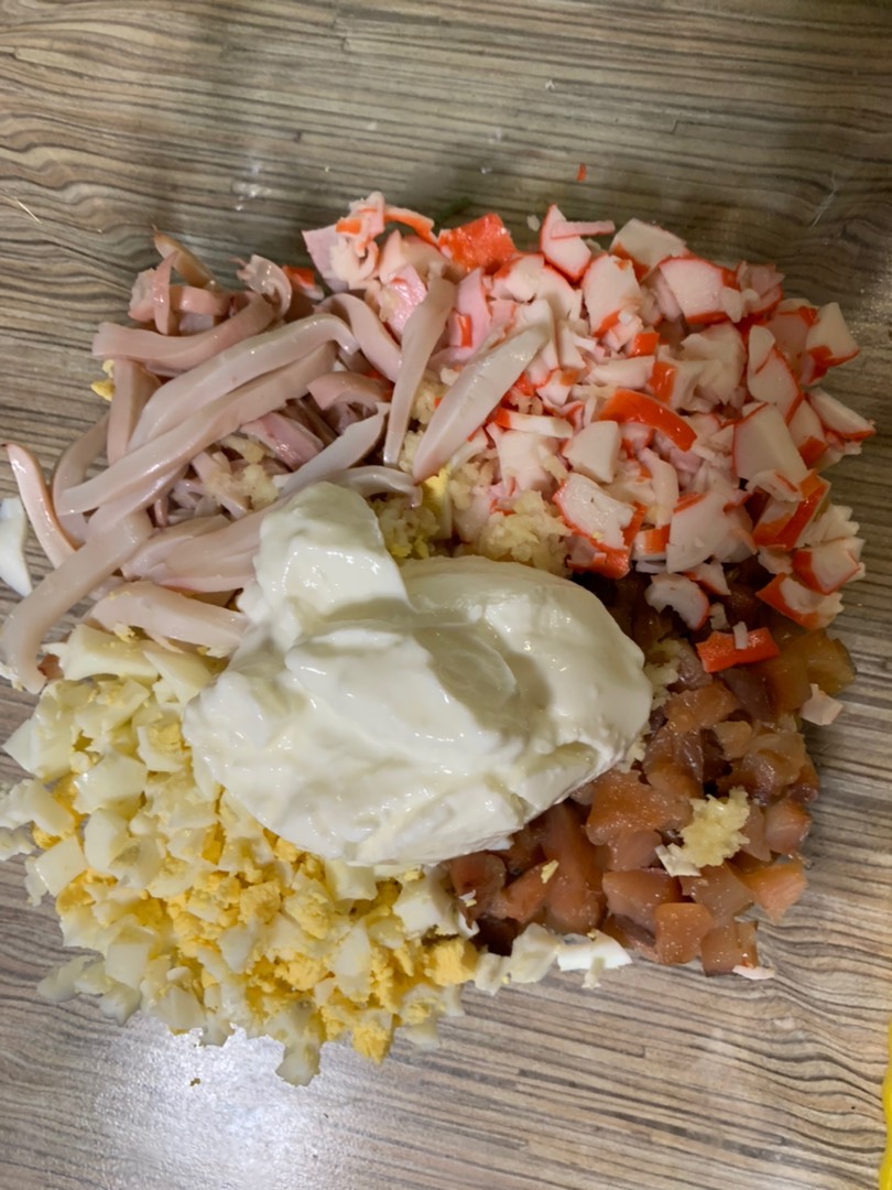 Салат с кальмарами и семгой - пошаговый рецепт с фото на malino-v.ru