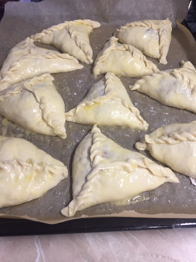 Пироги с кониной 🥟