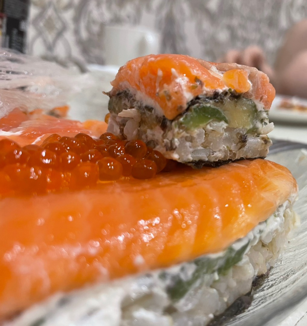 Салат с красной рыбой «Торт-ролл» 🍣