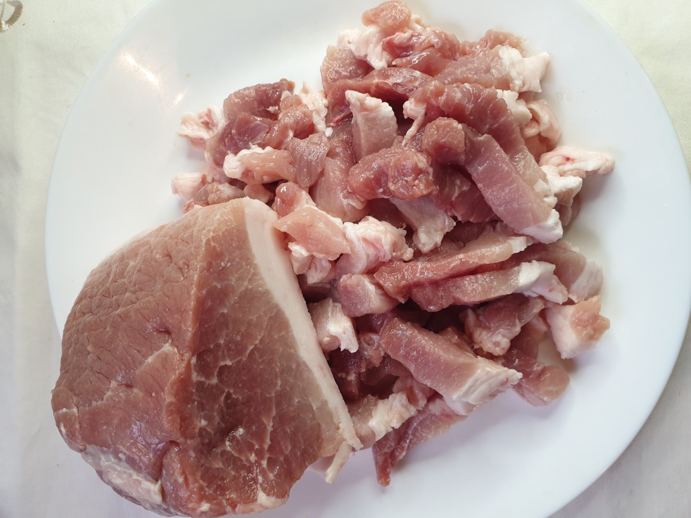 Тушеная свинина с картошкой в кастрюле — рецепт с фото пошагово