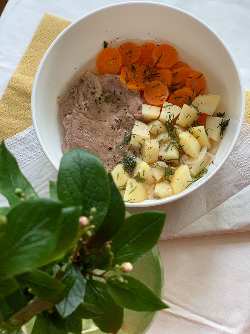 Эскалоп свиной с овощами в духовке