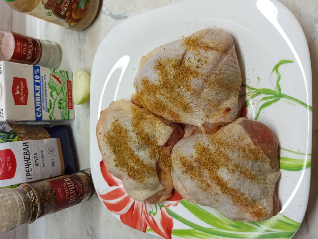 Гречка с куриными бёдрами в духовке — рецепт с фото от Maggi