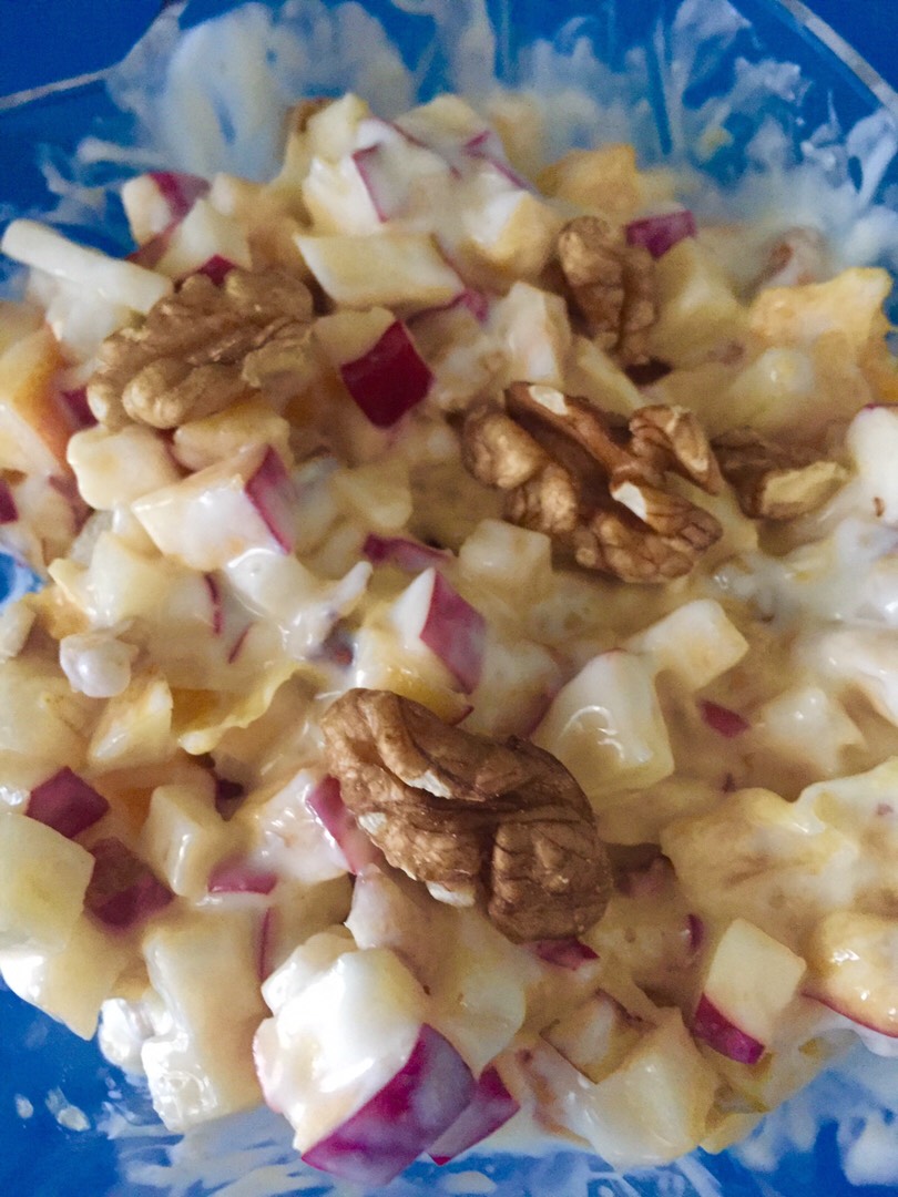 Сытный салат с грецким орехом – пошаговый рецепт приготовления с фото