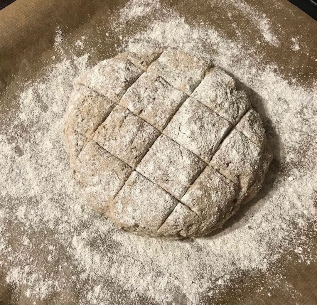 🇮🇪 Содовый хлеб (Soda bread) —бездрожжевой хлеб из цельнозерновой муки на кефире  рецепт с фото пошаговый от Анна - Овкусе.ру