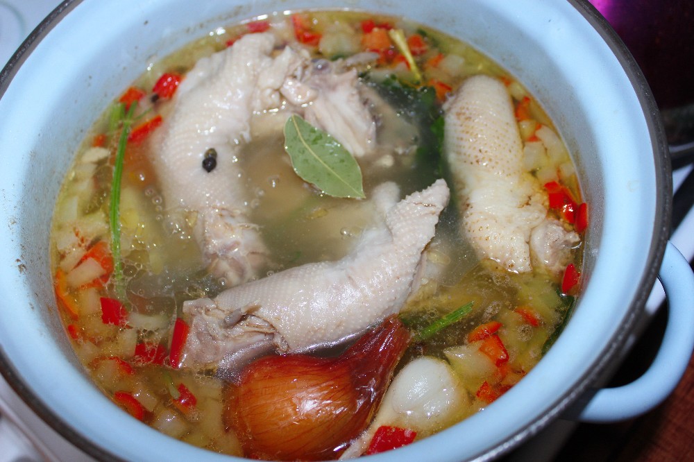 Суп с куриными потрошками и вермишелью