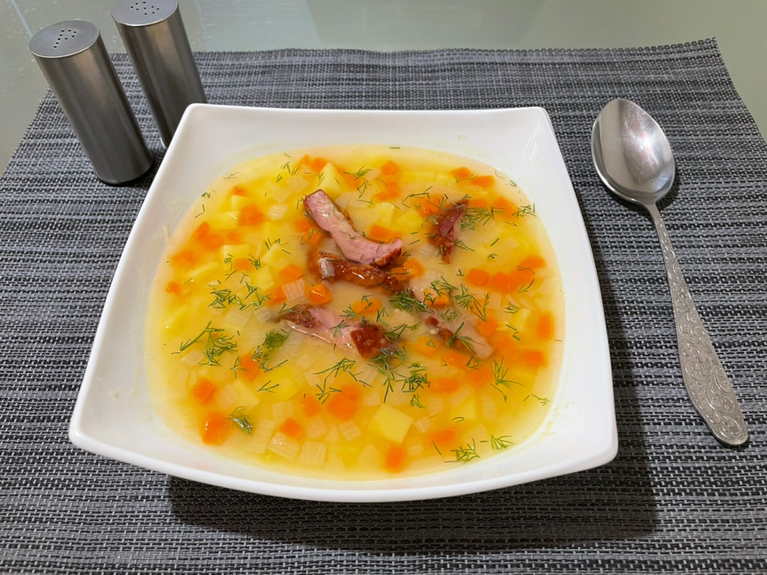 Гороховый суп с овощами из замороженного горошка в мультиварке