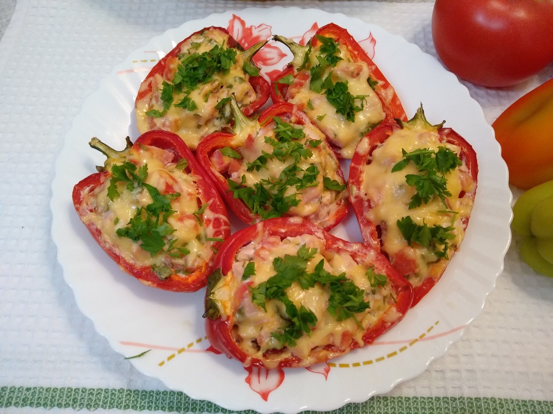 Перцы фаршированные половинками в духовке с куриным фаршем