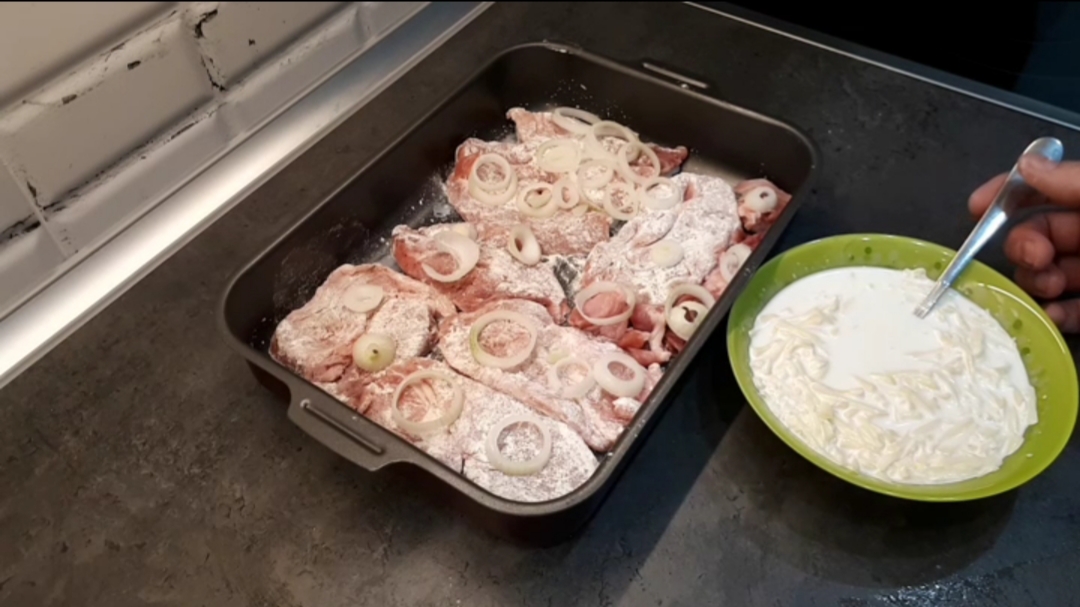 Свинина в сливках в духовке (рецепт с фото приготовления пошагово)