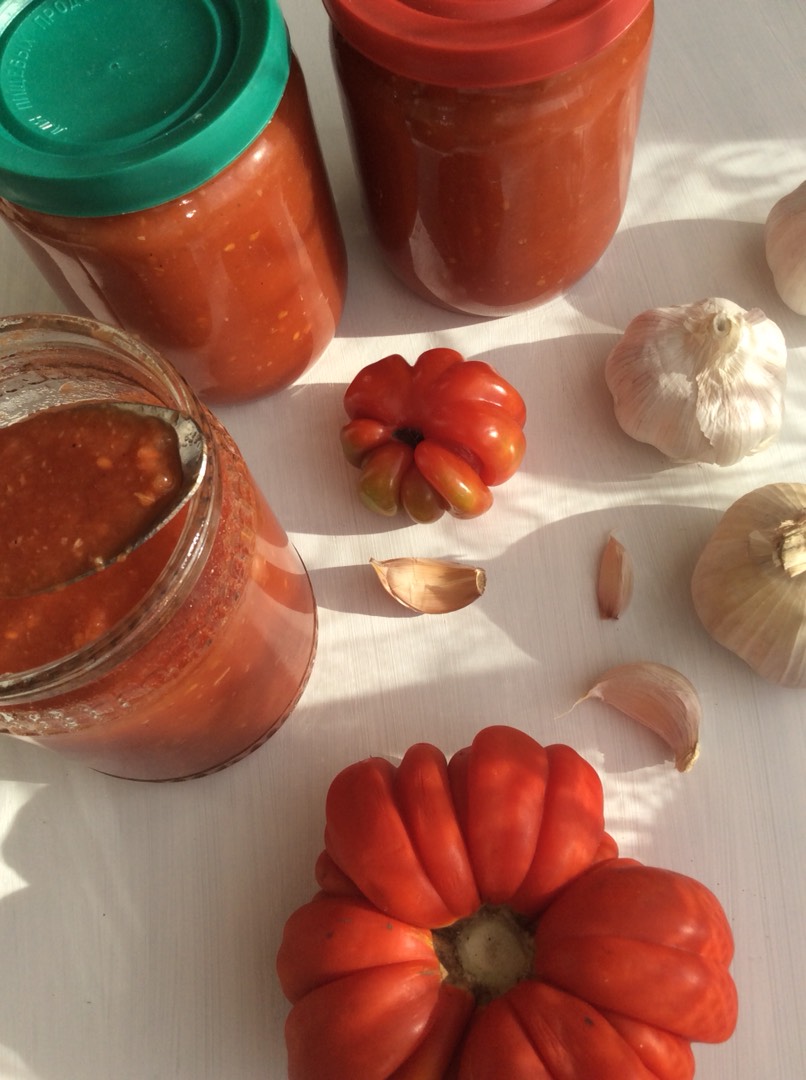 Домашний кетчуп 🍅 очень вкусный соус из томатов, лука и яблока. Только  натуральные ингредиенты. 🙌 рецепт с фото пошаговый от mono.cook ✈️ -  Овкусе.ру