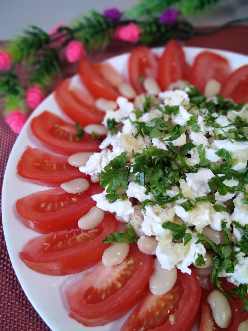 Салат с фасолью, помидорами и сыром Фета💕