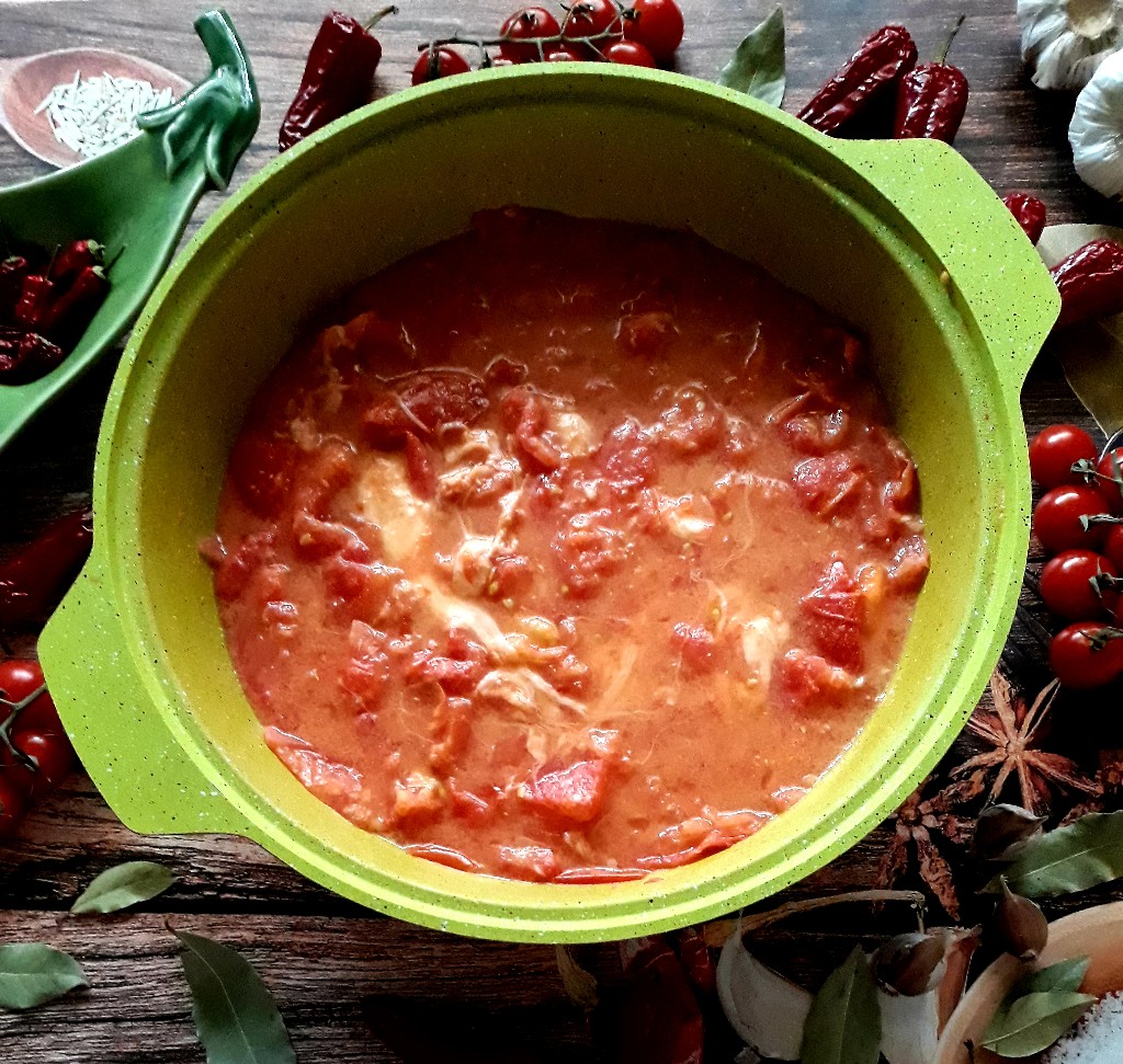 Казаречче с грудинкой, помидорами и сыром 🥘